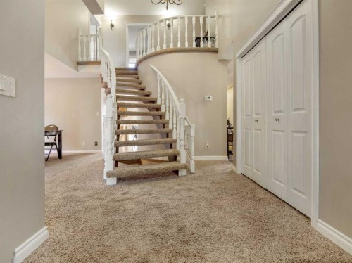 51 Tudor Boulevard South, Lethbridge, AB - Indoor Photo Showing Other Room