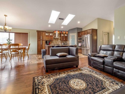 128 Sixmile Common South, Lethbridge, AB - Indoor Photo Showing Living Room