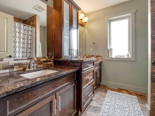 128 Sixmile Common South, Lethbridge, AB - Indoor Photo Showing Bathroom