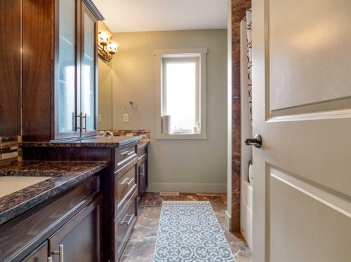 128 Sixmile Common South, Lethbridge, AB - Indoor Photo Showing Bathroom