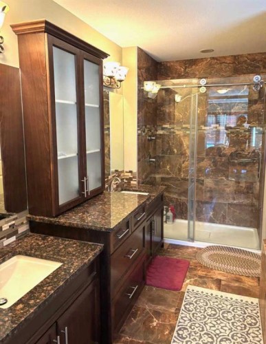 128 Sixmile Common South, Lethbridge, AB - Indoor Photo Showing Bathroom