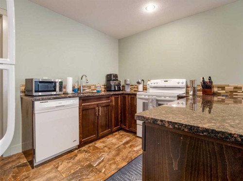 128 Sixmile Common South, Lethbridge, AB - Indoor Photo Showing Other Room