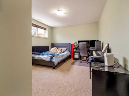 128 Sixmile Common South, Lethbridge, AB - Indoor Photo Showing Bedroom
