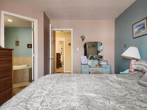 52 Squamish Crescent West, Lethbridge, AB - Indoor Photo Showing Bedroom