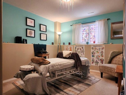 52 Squamish Crescent West, Lethbridge, AB - Indoor Photo Showing Living Room