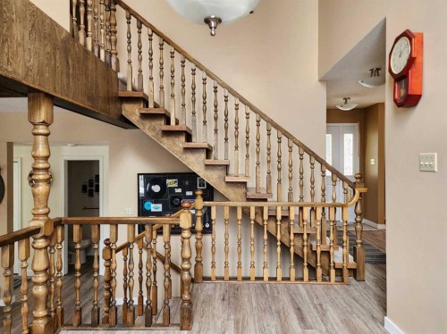 15 Elm Crescent South, Lethbridge, AB - Indoor Photo Showing Other Room