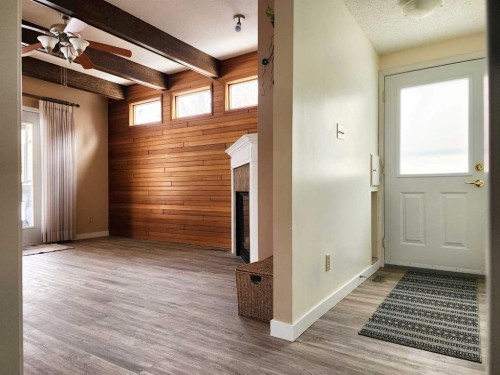 15 Elm Crescent South, Lethbridge, AB - Indoor Photo Showing Other Room