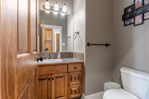 4-369 Canyon Boulevard West, Lethbridge, AB - Indoor Photo Showing Bathroom