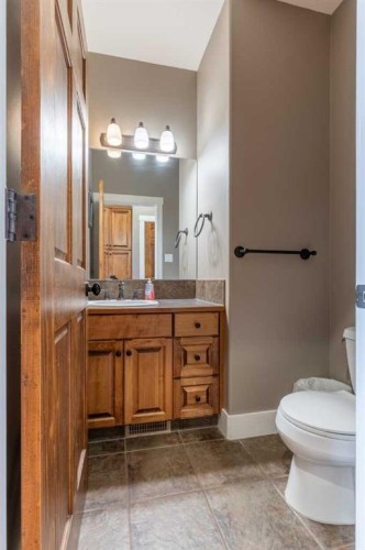4-369 Canyon Boulevard West, Lethbridge, AB - Indoor Photo Showing Bathroom