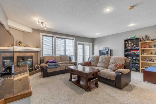 4-369 Canyon Boulevard West, Lethbridge, AB - Indoor Photo Showing Living Room With Fireplace