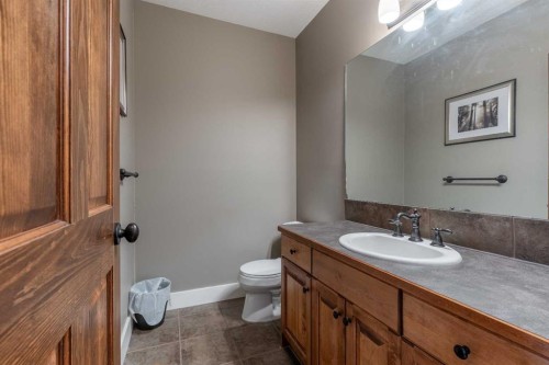 4-369 Canyon Boulevard West, Lethbridge, AB - Indoor Photo Showing Bathroom