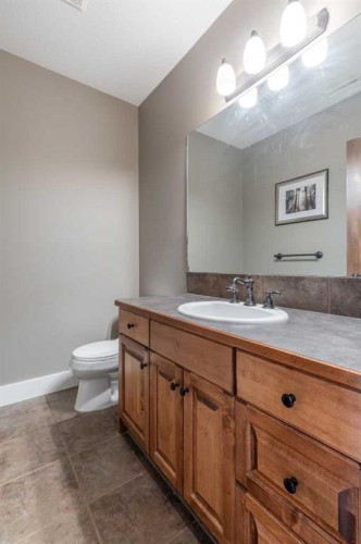 4-369 Canyon Boulevard West, Lethbridge, AB - Indoor Photo Showing Bathroom