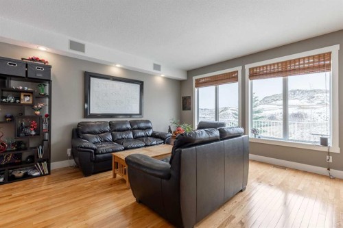 4-369 Canyon Boulevard West, Lethbridge, AB - Indoor Photo Showing Living Room