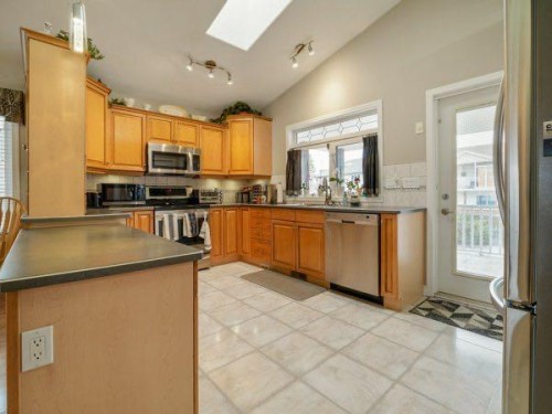 76 Grand River Boulevard West, Lethbridge, AB - Indoor Photo Showing Kitchen