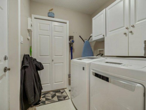 76 Grand River Boulevard West, Lethbridge, AB - Indoor Photo Showing Laundry Room