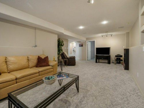 76 Grand River Boulevard West, Lethbridge, AB - Indoor Photo Showing Living Room