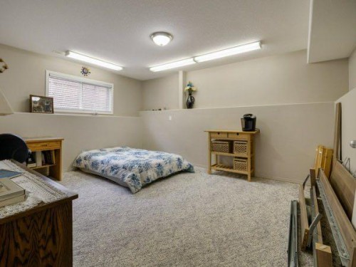 76 Grand River Boulevard West, Lethbridge, AB - Indoor Photo Showing Bedroom