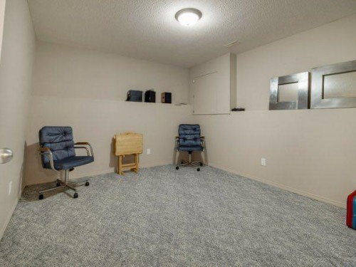 76 Grand River Boulevard West, Lethbridge, AB - Indoor