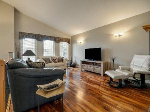 76 Grand River Boulevard West, Lethbridge, AB - Indoor Photo Showing Living Room