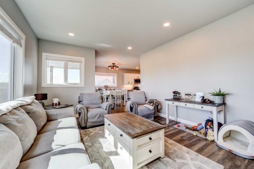 1029 Livingston Way, Pincher Creek, AB - Indoor Photo Showing Living Room