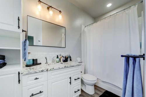 1029 Livingston Way, Pincher Creek, AB - Indoor Photo Showing Bathroom