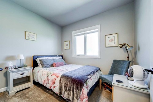 1029 Livingston Way, Pincher Creek, AB - Indoor Photo Showing Bedroom