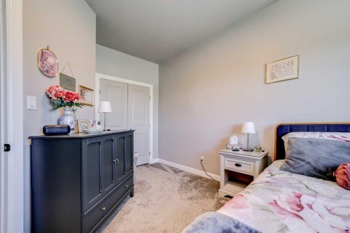 1029 Livingston Way, Pincher Creek, AB - Indoor Photo Showing Bedroom