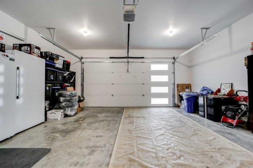 1029 Livingston Way, Pincher Creek, AB - Indoor Photo Showing Garage