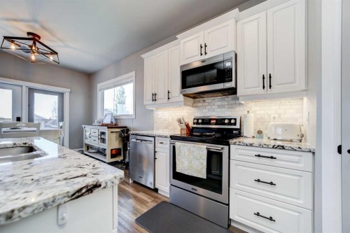1029 Livingston Way, Pincher Creek, AB - Indoor Photo Showing Kitchen With Double Sink With Upgraded Kitchen