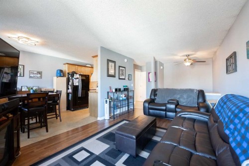 2-29 Meadowlark Boulevard North, Lethbridge, AB - Indoor Photo Showing Other Room