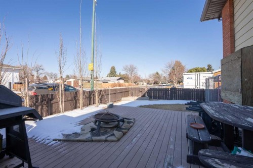 2-29 Meadowlark Boulevard North, Lethbridge, AB - Outdoor With Deck Patio Veranda With Exterior