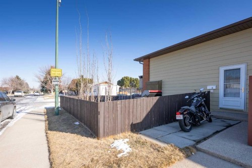 2-29 Meadowlark Boulevard North, Lethbridge, AB - Outdoor With Exterior