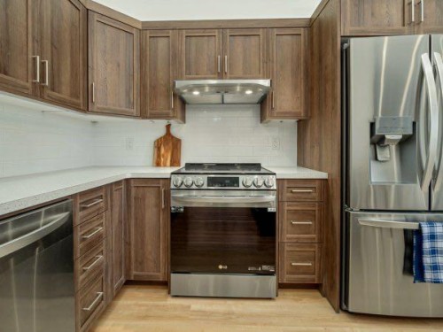 721 7 Avenue West, Cardston, AB - Indoor Photo Showing Kitchen With Stainless Steel Kitchen