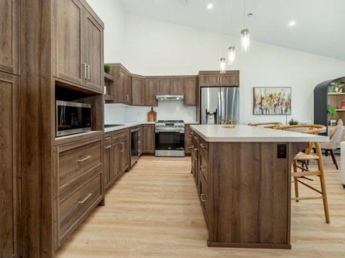 721 7 Avenue West, Cardston, AB - Indoor Photo Showing Kitchen With Stainless Steel Kitchen With Upgraded Kitchen