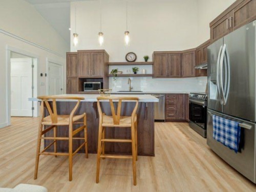721 7 Avenue West, Cardston, AB - Indoor Photo Showing Kitchen With Stainless Steel Kitchen