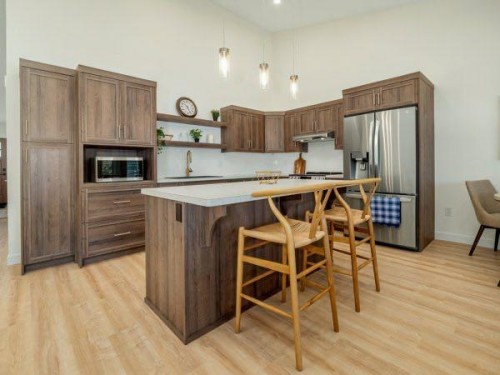 721 7 Avenue West, Cardston, AB - Indoor Photo Showing Kitchen