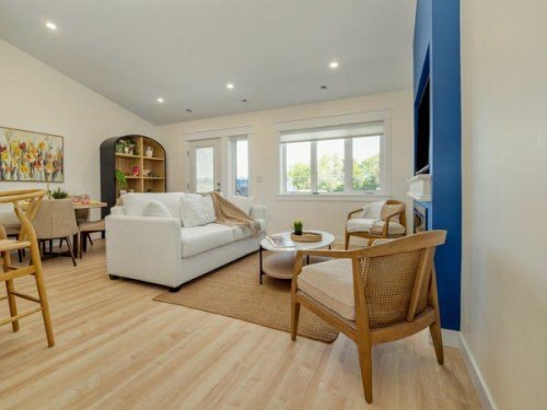 721 7 Avenue West, Cardston, AB - Indoor Photo Showing Living Room