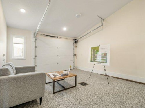 721 7 Avenue West, Cardston, AB - Indoor Photo Showing Garage