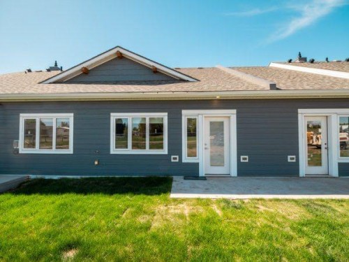 721 7 Avenue West, Cardston, AB - Outdoor