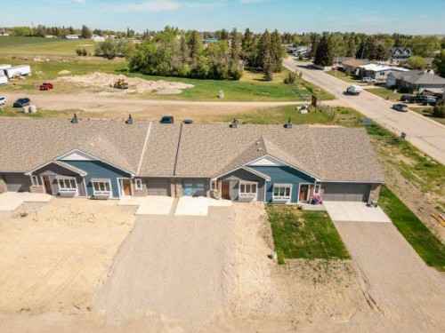 721 7 Avenue West, Cardston, AB - Outdoor