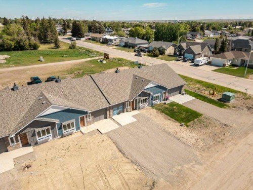 721 7 Avenue West, Cardston, AB - Outdoor