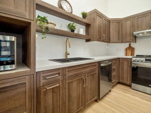 721 7 Avenue West, Cardston, AB - Indoor Photo Showing Kitchen With Double Sink