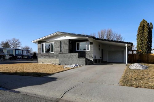 4803 59 Avenue, Taber, AB - Outdoor