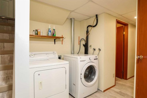 4803 59 Avenue, Taber, AB - Indoor Photo Showing Laundry Room