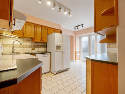 2123 10 Avenue South, Lethbridge, AB - Indoor Photo Showing Kitchen With Double Sink