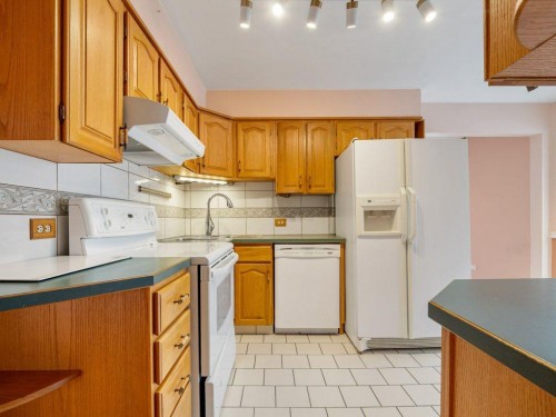 2123 10 Avenue South, Lethbridge, AB - Indoor Photo Showing Kitchen