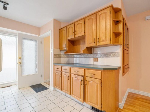 2123 10 Avenue South, Lethbridge, AB - Indoor Photo Showing Kitchen