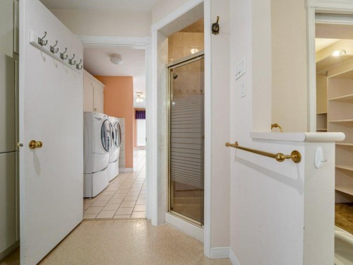 2123 10 Avenue South, Lethbridge, AB - Indoor Photo Showing Laundry Room