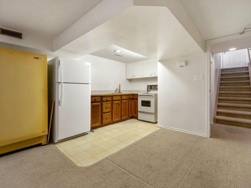 2123 10 Avenue South, Lethbridge, AB - Indoor Photo Showing Kitchen