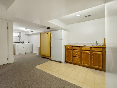 2123 10 Avenue South, Lethbridge, AB - Indoor